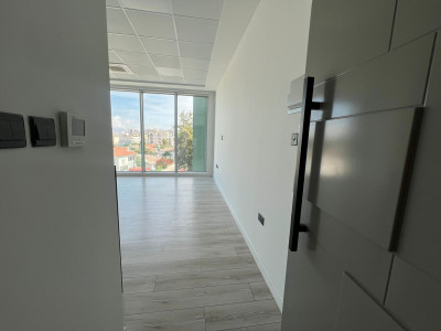 LEFKOŞA/YENİŞEHİR BİG CHEFS RESTAURANT BÖLGESİ KİRALIK TİCARİ İZİNLİ OFİS-5