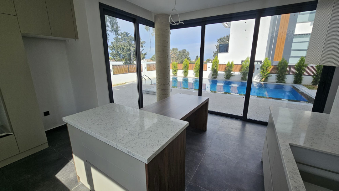 GİRNE/ALSANCAK'TA SATILIK ÖZEL HAVUZLU 4+1 SIFIR VİLLA-13