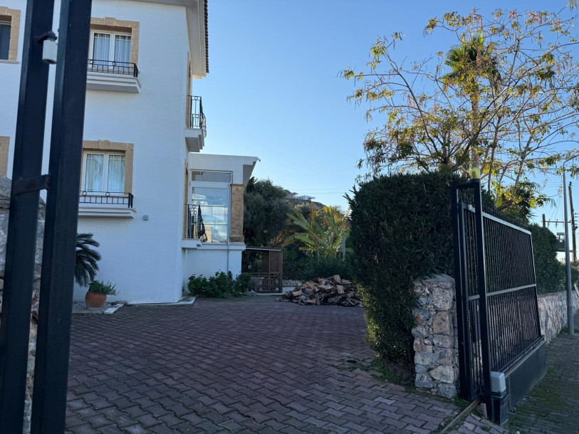 GİRNE/ALSANCAK YAYLA BÖLGESİ 4+1 SATILIK VİLLA-28