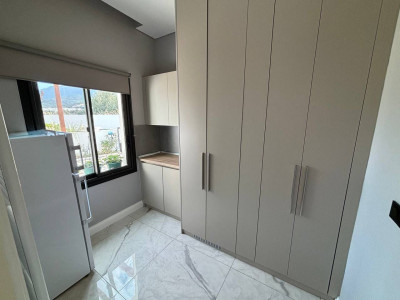GİRNE/ALSANCAK'TA SATILIK EŞYALI 3+2 LÜKS VİLLA-23