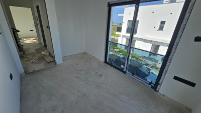 GİRNE/ALSANCAK DENİZ KIZI BÖLGESİNDE SATILIK 3+1 VİLLA-3