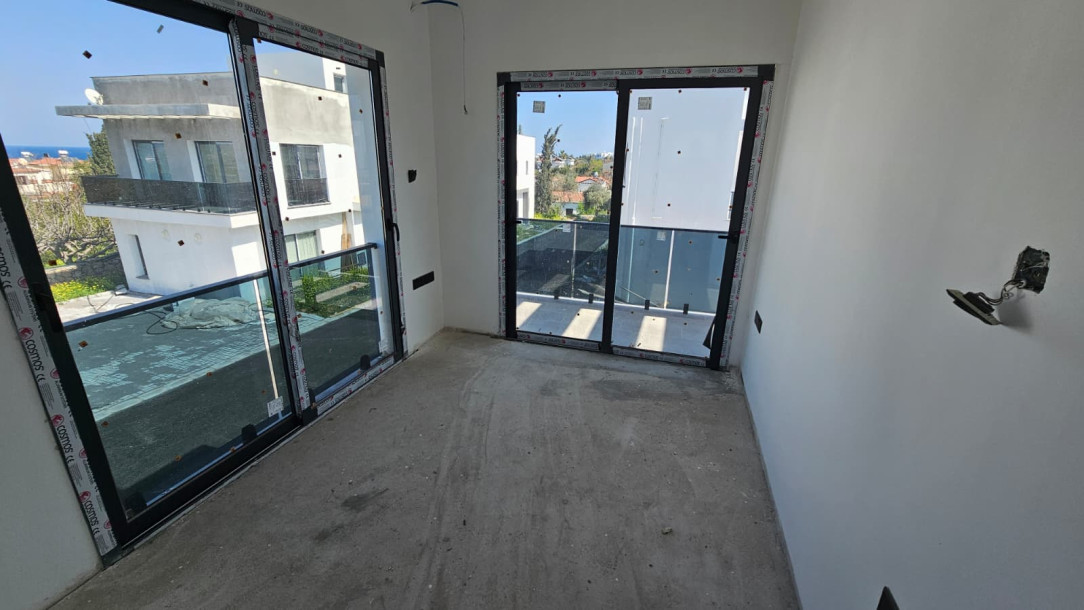 GİRNE/ALSANCAK DENİZ KIZI BÖLGESİNDE SATILIK 3+1 VİLLA-2