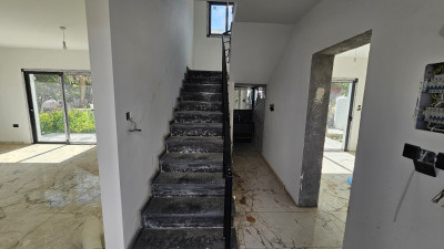 GİRNE/ALSANCAK DENİZ KIZI BÖLGESİNDE SATILIK 3+1 VİLLA-8