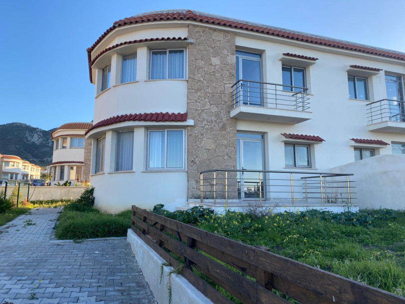 GİRNE/ÇATALKÖY ‘ DE DENİZ MANZARALI 3+1 İKİZ VILLA-11