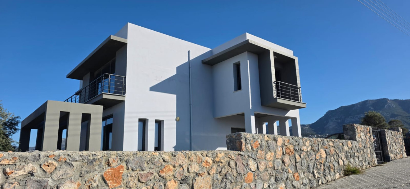 GİRNE/ÇATALKÖY’DE SATILIK DENİZ VE DAĞ MANZARALI 4+1 MÜSTAKİL HAVUZLU VİLLA-5