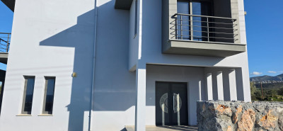 GİRNE/ÇATALKÖY’DE SATILIK DENİZ VE DAĞ MANZARALI 4+1 MÜSTAKİL HAVUZLU VİLLA-8