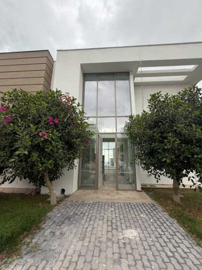 GİRNE / ÇATALKÖY – ACAPULCO OTEL BÖLGESİNDE SATILIK LÜKS VİLLA-24