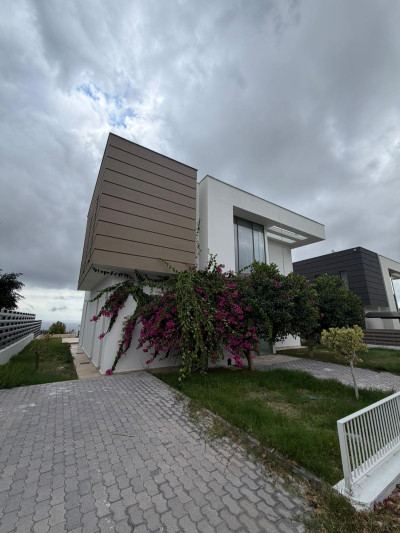 GİRNE / ÇATALKÖY – ACAPULCO OTEL BÖLGESİNDE SATILIK LÜKS VİLLA-22