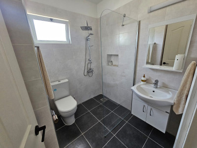 GİRNE/ÇATALKÖY'DE ORTAK HAVUZLU SİTE İÇERİSİNDE KİRALIK 2+1 EŞYALI DAİRE-15