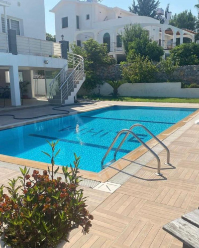 GİRNE/ÇATALKÖY'DE KISA VADELİ KİRALAMAYA UYGUN 4+1 ÖZEL HAVUZLU VİLLA