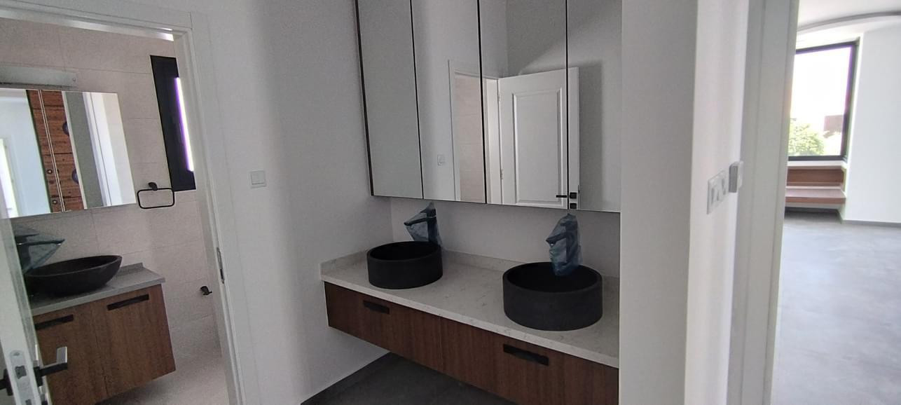 GİRNE/ZEYTİNLİK'TE SATILIK ULTRA LÜKS 4+1 VİLLALAR-16