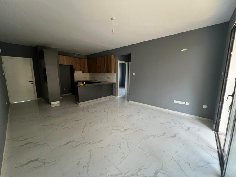 GİRNE/ALSANCAK ATAKARA MARKET BÖLGESİNDE SATILIK EŞYASIZ 2+1 DAİRE-1