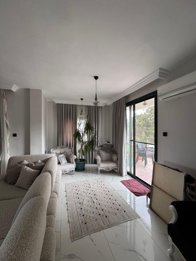 GİRNE MERKEZ – 20 TEMMUZ STADYUMU CADDESİ ÜZERİNDE SATILIK TİCARİ DAİRE-2