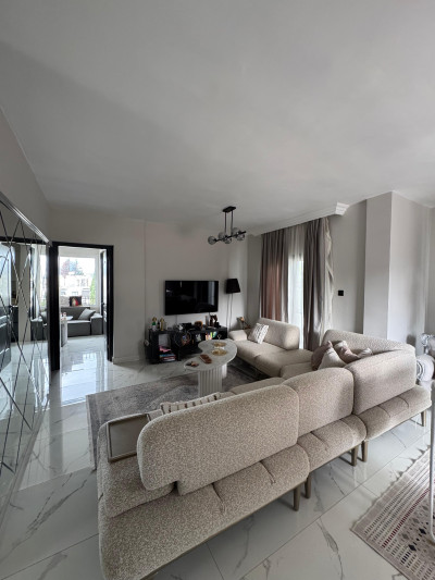 GİRNE MERKEZ – 20 TEMMUZ STADYUMU CADDESİ ÜZERİNDE SATILIK TİCARİ DAİRE