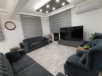 GİRNE AKÇİÇEK HASTANE BÖLGESİNDE SATILIK MODERN 3+1 DAİRE – TÜRK KOÇANLI