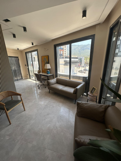 GİRNE MERKEZ – KARMARKET BÖLGESİ SATILIK 2+1 TİCARİ İZİNLİ DAİRE