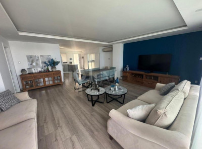 GİRNE MERKEZ'DE LÜKS SİTEDE SATILIK 3+1 DAİRE