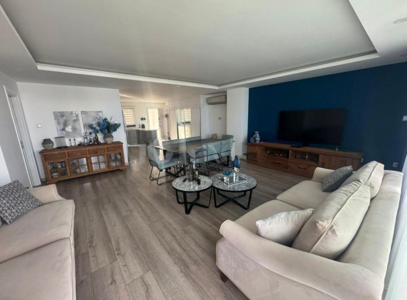 GİRNE MERKEZ'DE LÜKS SİTEDE SATILIK 3+1 DAİRE-1
