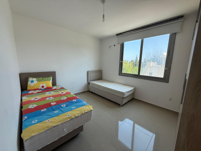 GİRNE MERKEZ ÖĞRETMENLER EVİ BÖLGESİNDE HAVUZLU SİTEDE KİRALIK 2+1 EŞYALI DAİRE-7