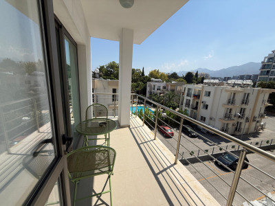 GİRNE MERKEZ ÖĞRETMENLER EVİ BÖLGESİNDE HAVUZLU SİTEDE KİRALIK 2+1 EŞYALI DAİRE-11