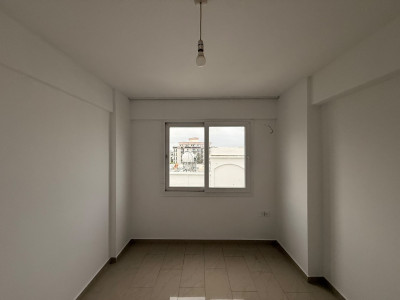 GİRNE / BARIŞ PARKI’NDA SATILIK 2+1 DAİRE