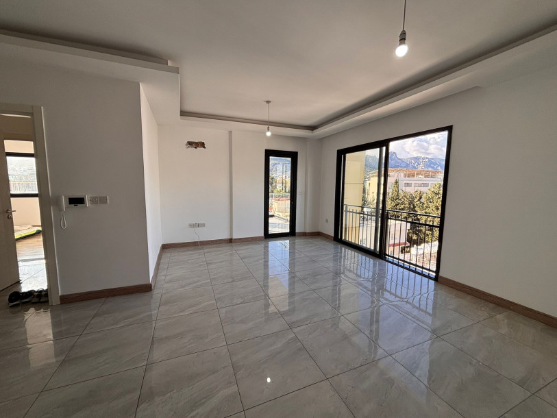 GİRNE’DE SATILIK LÜKS 2+1 DAİRE-2