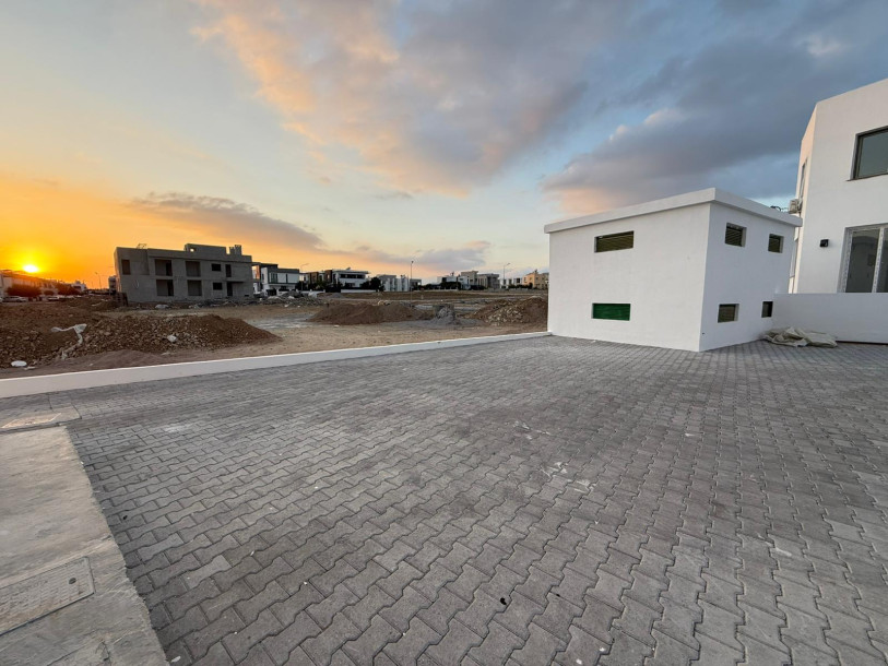 LEFKOŞA/GÖNYELİ AYTAN MARKET YOLUNDA KİRALIK DÜKKANLAR-23