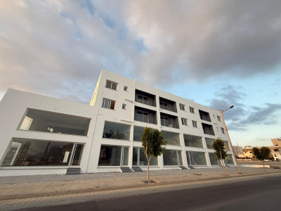 LEFKOŞA/GÖNYELİ AYTAN MARKET YOLUNDA KİRALIK DÜKKANLAR-3