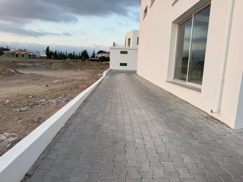 LEFKOŞA/GÖNYELİ AYTAN MARKET YOLUNDA KİRALIK DÜKKANLAR-24