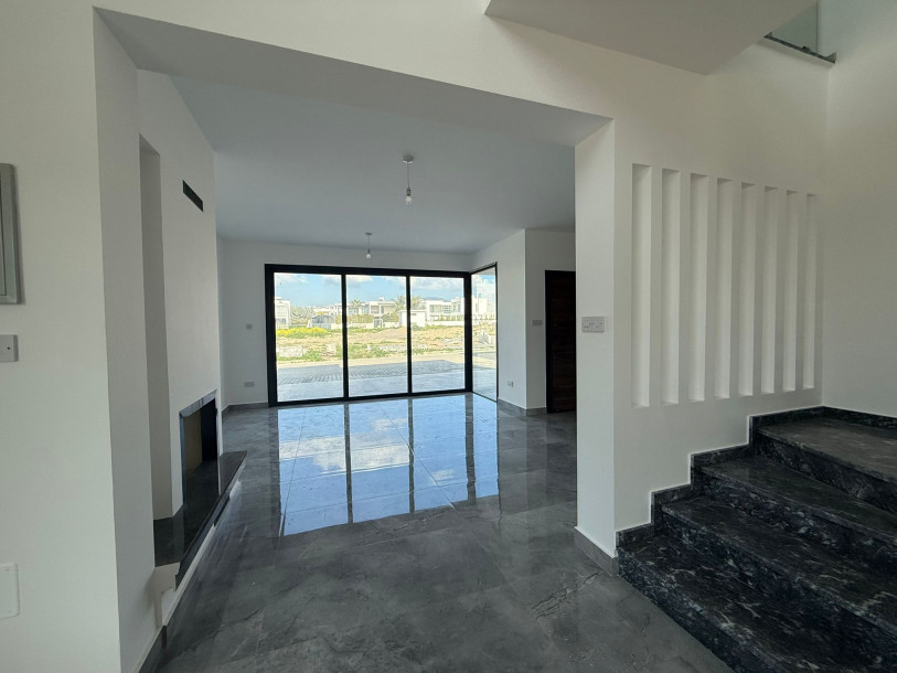 LEFKOŞA/GÖNYELİ MERKEZDE 3+1 SATILIK VİLLA-6