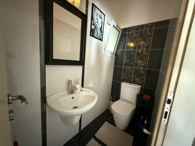 LEFKOŞA/GÖNYELİ MERKEZDE 3+1 BÜYÜK BAHÇELİ FULL EŞYALI KİRALIK DAİRE-11