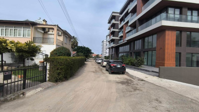 GİRNE/KARAKUM BELLAPAİS YOLUNDA TİCARİ İZİNLİ 3+1 KİRALIK OFİS