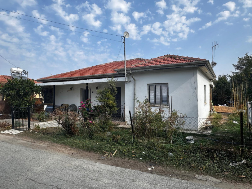GİRNE / KARAOĞLANOĞLU’NDA SATILIK ARSA (ESKİ EV İÇİNDE)-3