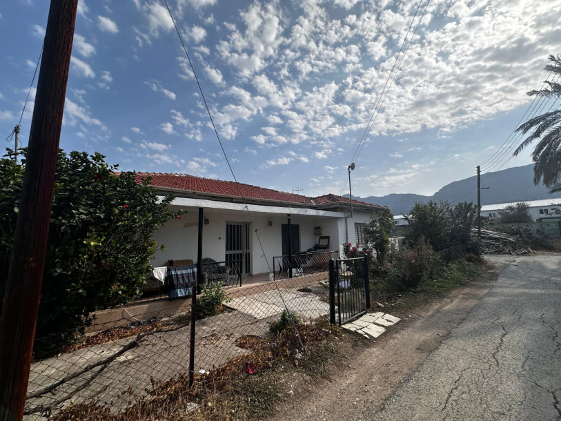 GİRNE / KARAOĞLANOĞLU’NDA SATILIK ARSA (ESKİ EV İÇİNDE)-4