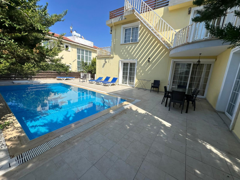 GİRNE/KARAOĞLANOĞLU'NDA KİRALIK 4+1 EŞYALI VİLLA-20