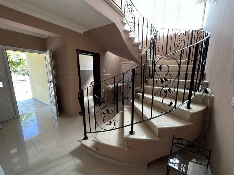 GİRNE/KARAOĞLANOĞLU'NDA KİRALIK 4+1 EŞYALI VİLLA-6