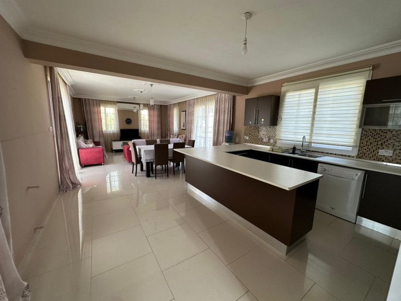 GİRNE/KARAOĞLANOĞLU'NDA KİRALIK 4+1 EŞYALI VİLLA-5