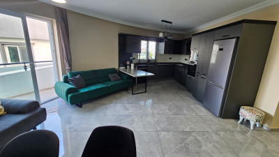 GİRNE/KARAOĞLANOĞLU’NDA SATILIK 3+1 DAİRE – HAVUZLU SİTE