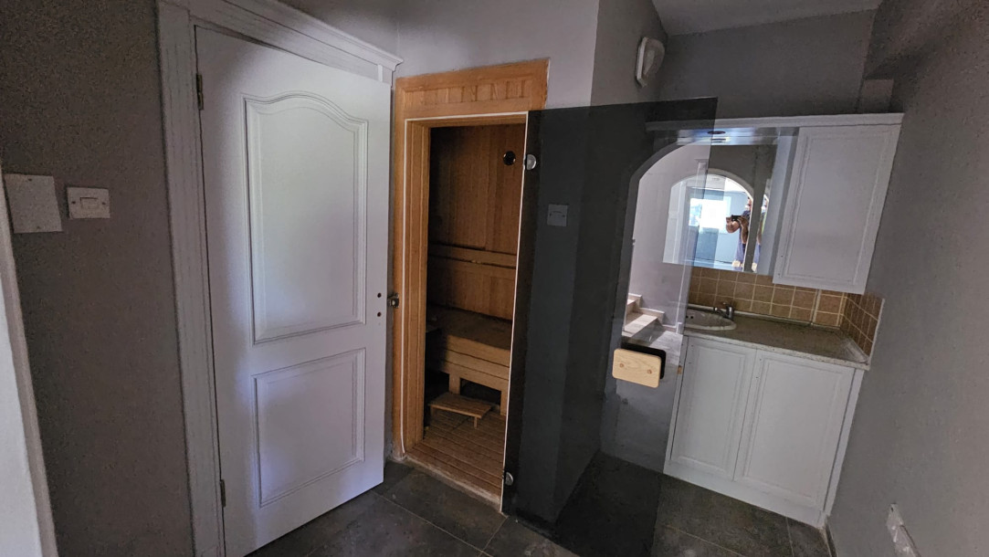 GİRNE/KARMİ GİRİŞİNDE ANAYOL ÜZERİNDE KİRALIK 5+1 VİLLA-19