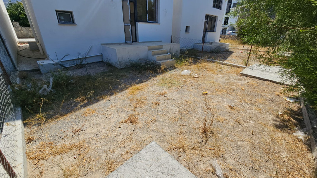 GİRNE KARŞIYAKA'DA SATILIK SIFIR 2+1 VİLLA-17