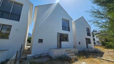 GİRNE KARŞIYAKA'DA SATILIK SIFIR 2+1 VİLLA