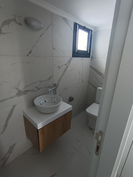 GİRNE/KARŞIYAKA'DA SATILIK 4+1 VİLLA-13