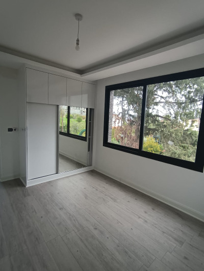 GİRNE/KARŞIYAKA'DA SATILIK 4+1 VİLLA-10