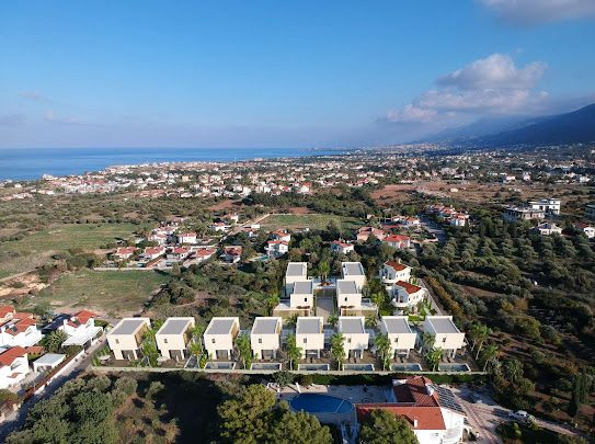 GİRNE/KARŞIYAKA’DA SATILIK 3+1 TÜRK KOÇANLI VİLLALAR – DENİZ TARAFI-1