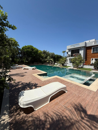 GİRNE/LAPTA’DA DENİZ & DOĞA MANZARALI KİRALIK 2+1 DAİRE