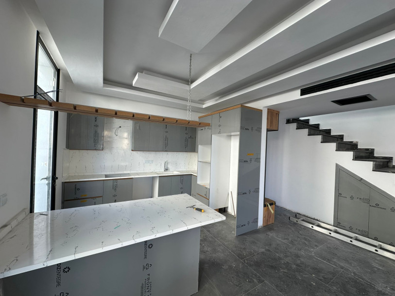 GİRNE / ALSANCAK SATILIK LÜKS 4+1 VİLLA-6