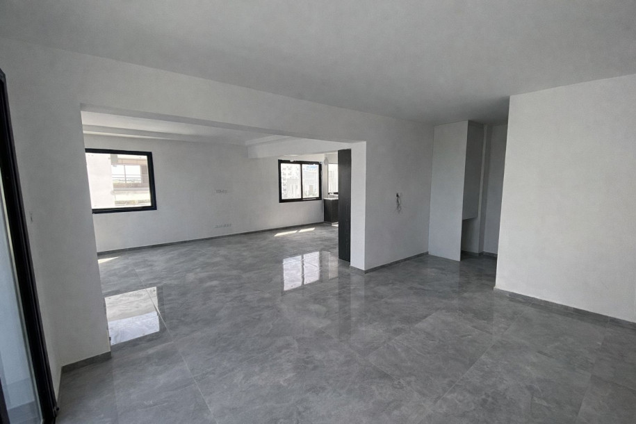 GİRNE MERKEZDE TÜRK KOÇANLI SATILIK 3+1 PENTHOUSE DAİRE-3