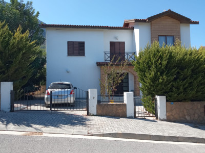 GİRNE/LAPTA'DA SATILIK 3+1 FUL EŞYALI VİLLA