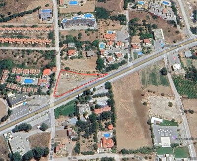 GİRNE/LAPTA ANA YOL ÜZERİ TİCARİ İZİNLİ SATILIK ARSA