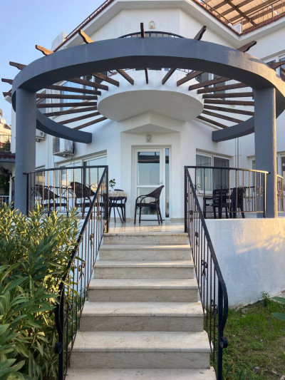 GİRNE/LAPTA'DA SATILIK BAHÇELİ 3+1 DAİRE-2